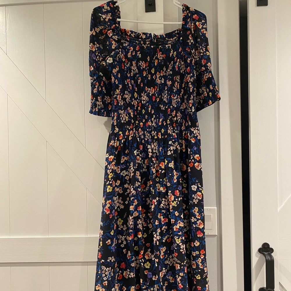 Size small Ann Taylor Maxi dress.